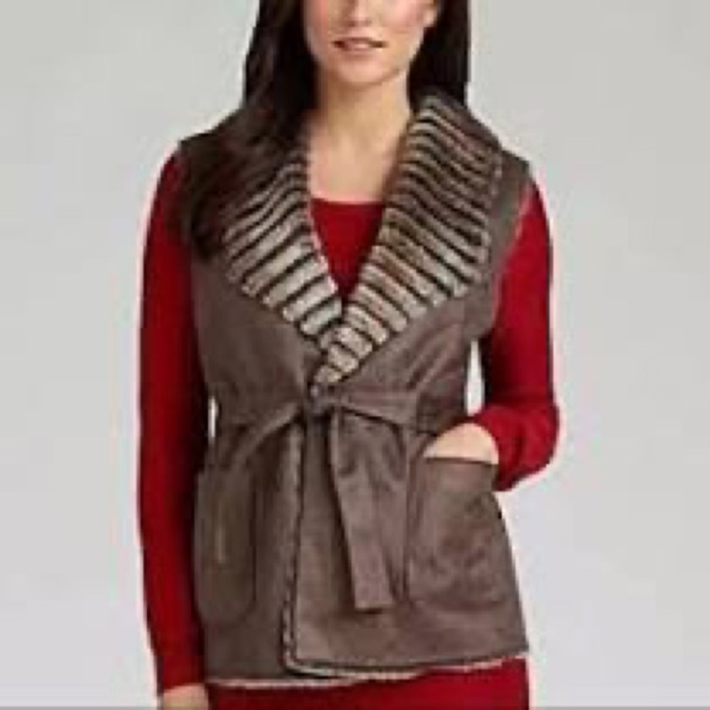 ⬇️ Gianni Bini womens faux fur/suede “Aislin” vest. NWOT. Size XS
